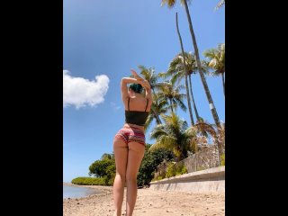 twerking on the beach in hawaii   walking - joji jackson wang ft. swae lee m